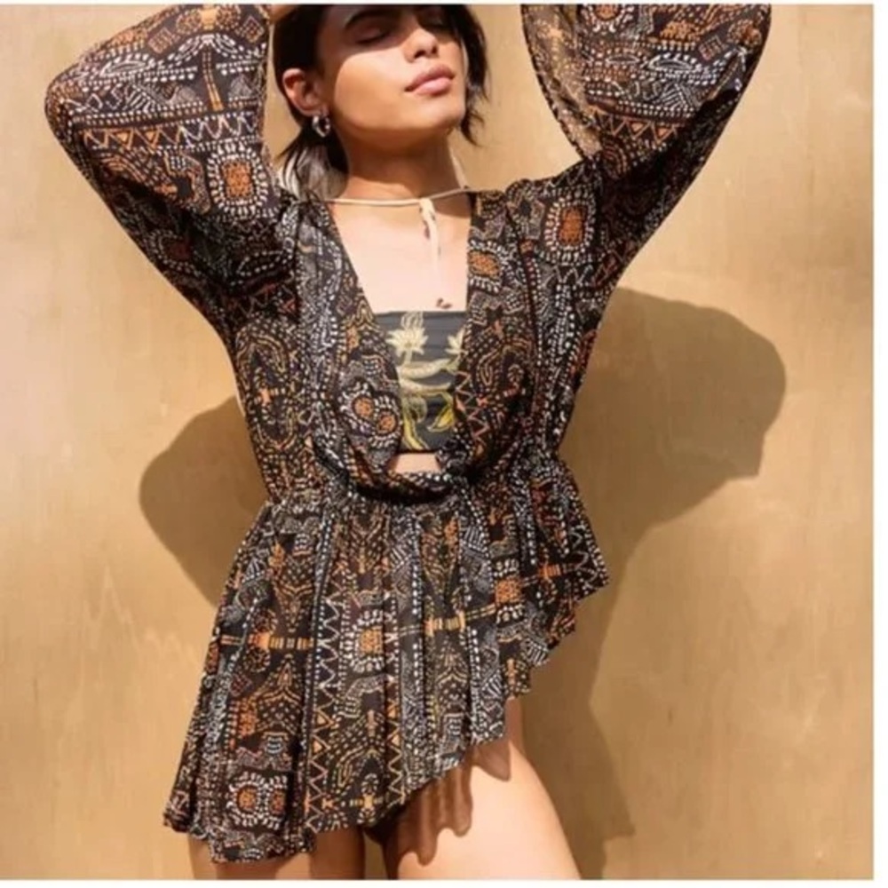 Free People Lele Printed Blouse Size Medium. 🧡🤍🖤 only worn once